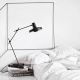 Grupa-Products Arigato sort bordlampe ved seng